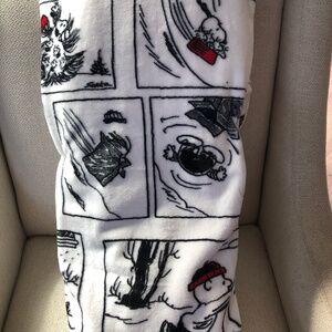 NWT adorable Snoopy and Peanuts gang snow time fun Berkshire Throw/Blanket.